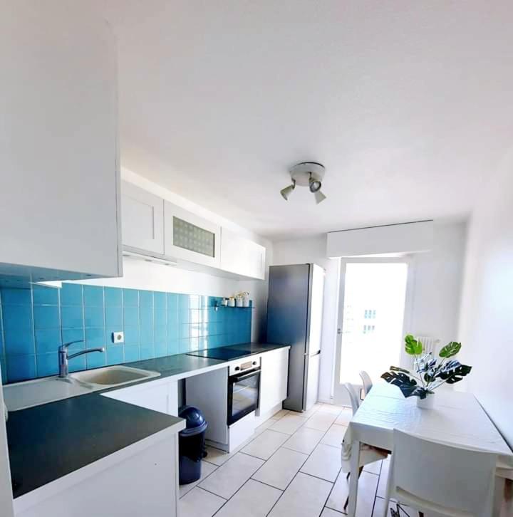 Logement Dans Residence - A 10 Km Du Centre Ville Et A 5 Minute Du Parlement Europeen Avec Parking Gratuit 호엔하임 외부 사진